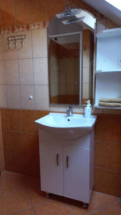 Nefelejcs Fagyizo Es Apartmanhaz Kistolmacs Exteriör bild