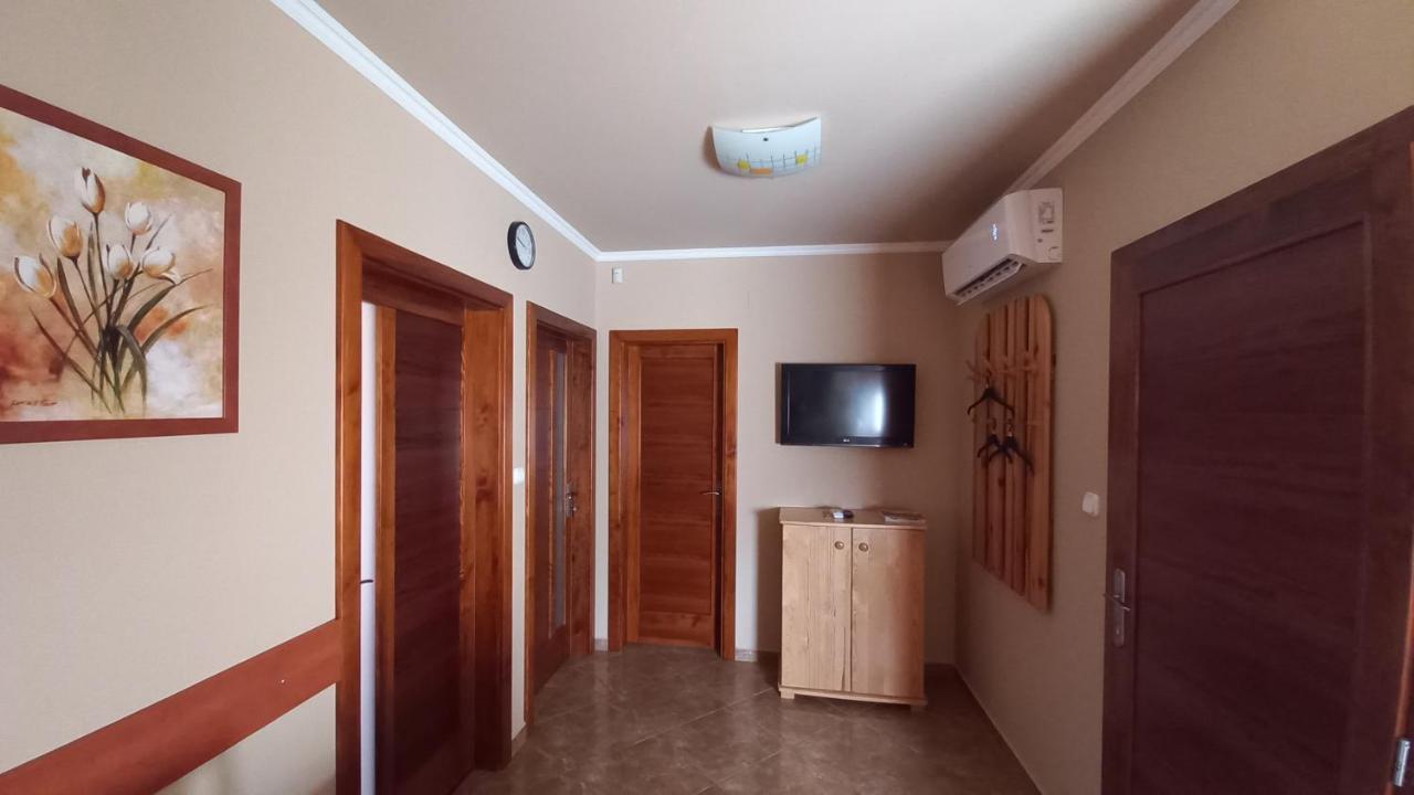 Nefelejcs Fagyizo Es Apartmanhaz Kistolmacs Exteriör bild