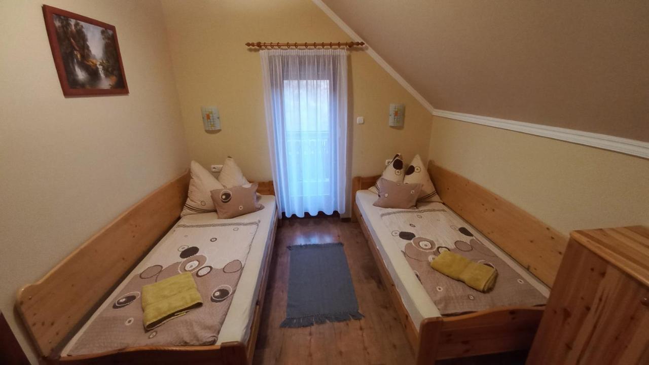 Nefelejcs Fagyizo Es Apartmanhaz Kistolmacs Exteriör bild