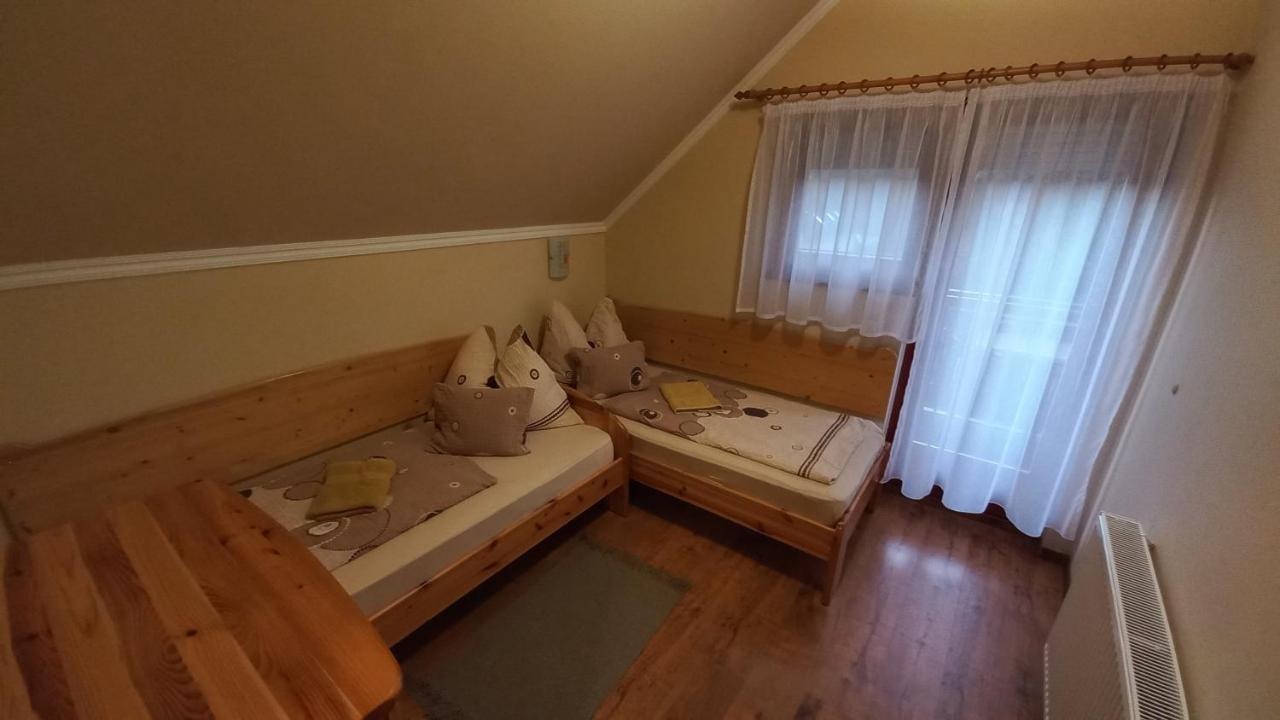 Nefelejcs Fagyizo Es Apartmanhaz Kistolmacs Exteriör bild