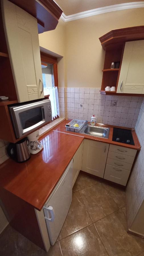 Nefelejcs Fagyizo Es Apartmanhaz Kistolmacs Exteriör bild