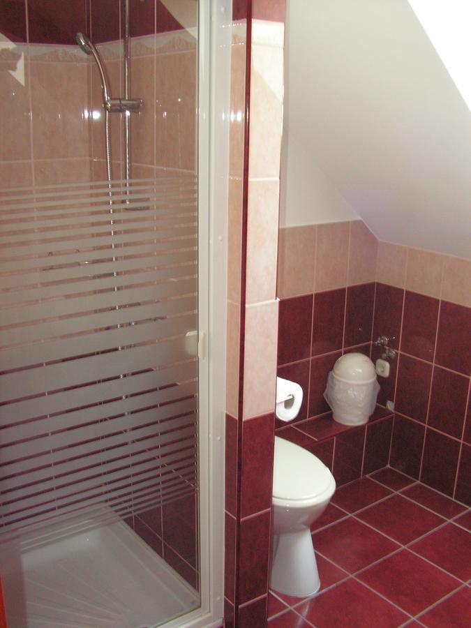 Nefelejcs Fagyizo Es Apartmanhaz Kistolmacs Exteriör bild