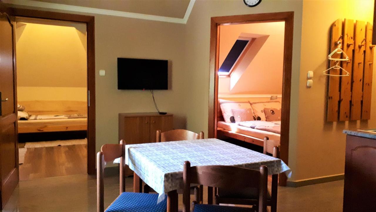 Nefelejcs Fagyizo Es Apartmanhaz Kistolmacs Exteriör bild