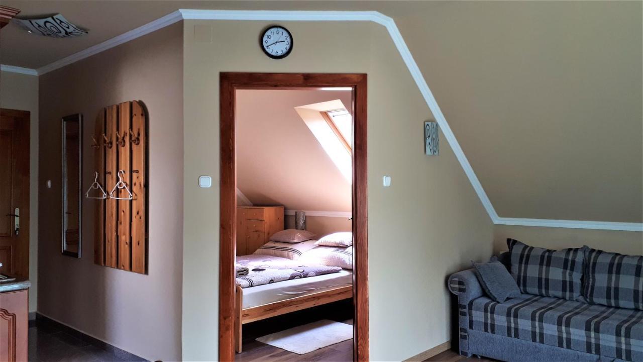 Nefelejcs Fagyizo Es Apartmanhaz Kistolmacs Exteriör bild