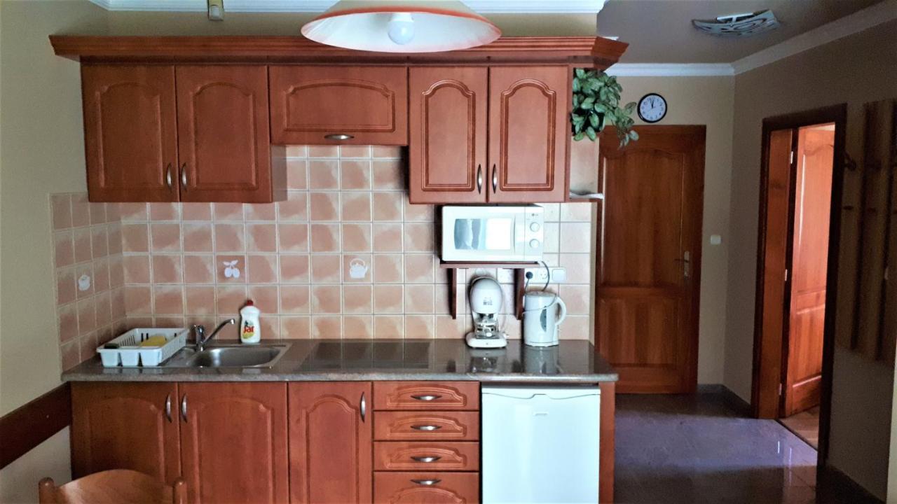 Nefelejcs Fagyizo Es Apartmanhaz Kistolmacs Exteriör bild
